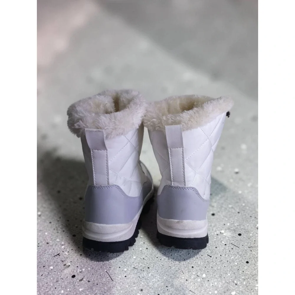White Quilted Faux Fur Lined Winter Snow Boots Mid Calf Lace Up Grey Trim